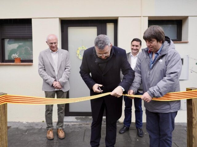 Inauguracio_de_lampliacio_de_lescola_de_Vallfogona_de_Ripolles_amb_la_unificacio_dels_cicles_dinfantil_i_primaria.jpg