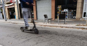 La Policia Local de Salt multa 186 conductors de patinets durant el 2025