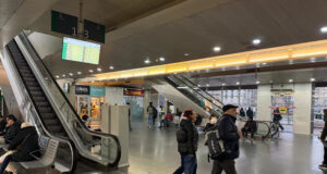 Satisfacció entre els pocs usuaris del nou abonament únic estatal a l’estació de trens de Girona