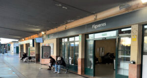 El servei alternatiu amb bus no resol la mobilitat d’usuaris de Figueres: “Trigo més de dues hores fins a Riudellots”