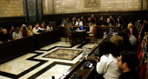 Salellas fixa com a prioritat l’habitatge i admet “marge de millora” amb les deixalles al ple sobre l’estat de la ciutat