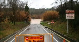 Cinc carreteres tancades a Girona per l’acumulació d’aigua deguda a les pluges
