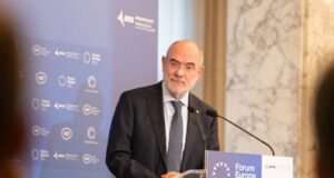 Duch adverteix sobre la necessitat d’una UE més unida i autònoma