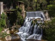 El Salt del Molí Fondo, una cascada volcànica a només cinc quilòmetres d’Olot