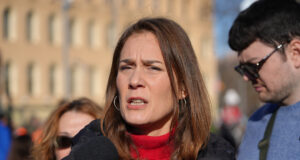 Albiach, al Govern: “És un greu error anunciar la represa del servei de Rodalies si no està garantit”