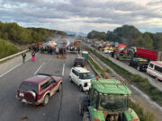 El Gremi de la Pagesia planta tractors a les carreteres per evitar que se signi l’acord entre la UE i el Mercosur