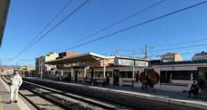 Indignació entre els usuaris de Rodalies a Figueres pels retards “insostenibles” provocats per la caiguda del sistema