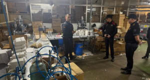 Desmantellen a Fogars de la Selva la fàbrica de perfums falsificats més gran d’Europa amb 1,2 milions de productes