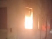 Un incendi en una nau okupada obliga a tallar aquest carrer d’Olot