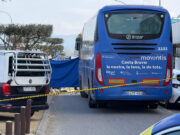 Detingut el conductor de l’autobús que ha atropellat mortalment una docent a Empuriabrava