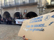 Un centenar d’autònoms es manifesten a Girona per “deixar d’estar asfixiats” i tenir unes condicions “dignes”