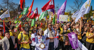 Els docents es manifesten a Barcelona per exigir al Govern que torni a negociar i millori l’acord amb CCOO i UGT