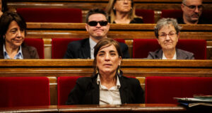 Picabaralla entre la consellera Montserrat i Junts per la compatibilitat del seu càrrec amb la seva carrera científica