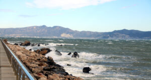 La ventada entra amb força i les ratxes freguen els 170 km/h al nord de l’Alt Empordà