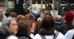 Salut xifra en un 5,3% el seguiment de la vaga de facultatius al matí i Metges de Catalunya l’eleva al 31%