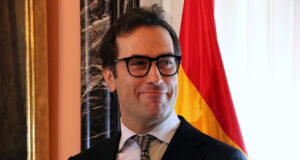 Cuerpo agafa el relleu a Montero i es compromet a mantenir “viva” la transformació d’una Espanya que “creix i avança”