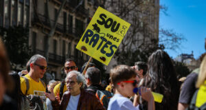Milers de docents es manifesten a Barcelona per exigir millores laborals i salarials més enllà de l’acord amb CCOO i UGT