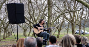 Suu omple el Camp dels Noguers de Crespià en el concert inaugural del Recòndit