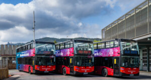 TMB rep els deu primers autobusos elèctrics de dos pisos per al servei de Bus Turístic