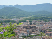 Olot adquireix dos immobles per al parc públic d’habitatge municipal