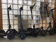 Recuperen sis patinets elèctrics, tres d’ells robats, en el desallotjament de l’edifici ocupat de Girona de dilluns