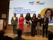 Xarxes socials, filtres i IA augmenten la fragilitat emocional adolescent