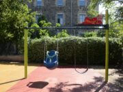 Olot presenta un nou gronxador adaptat per a infants amb mobilitat reduïda