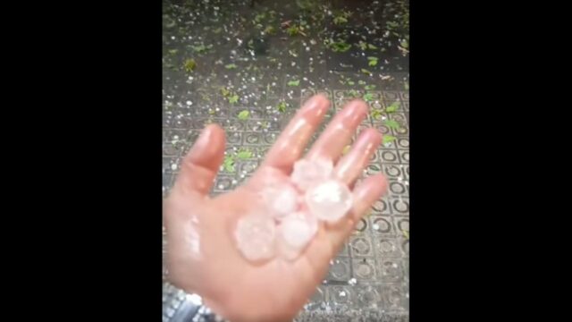 Imatge de la granissada a Olot (via xarxes socials)
